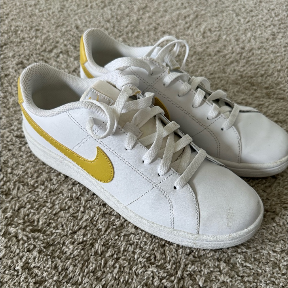 Women Nike shoes. Minor scuffs with minimal wear. Size 9